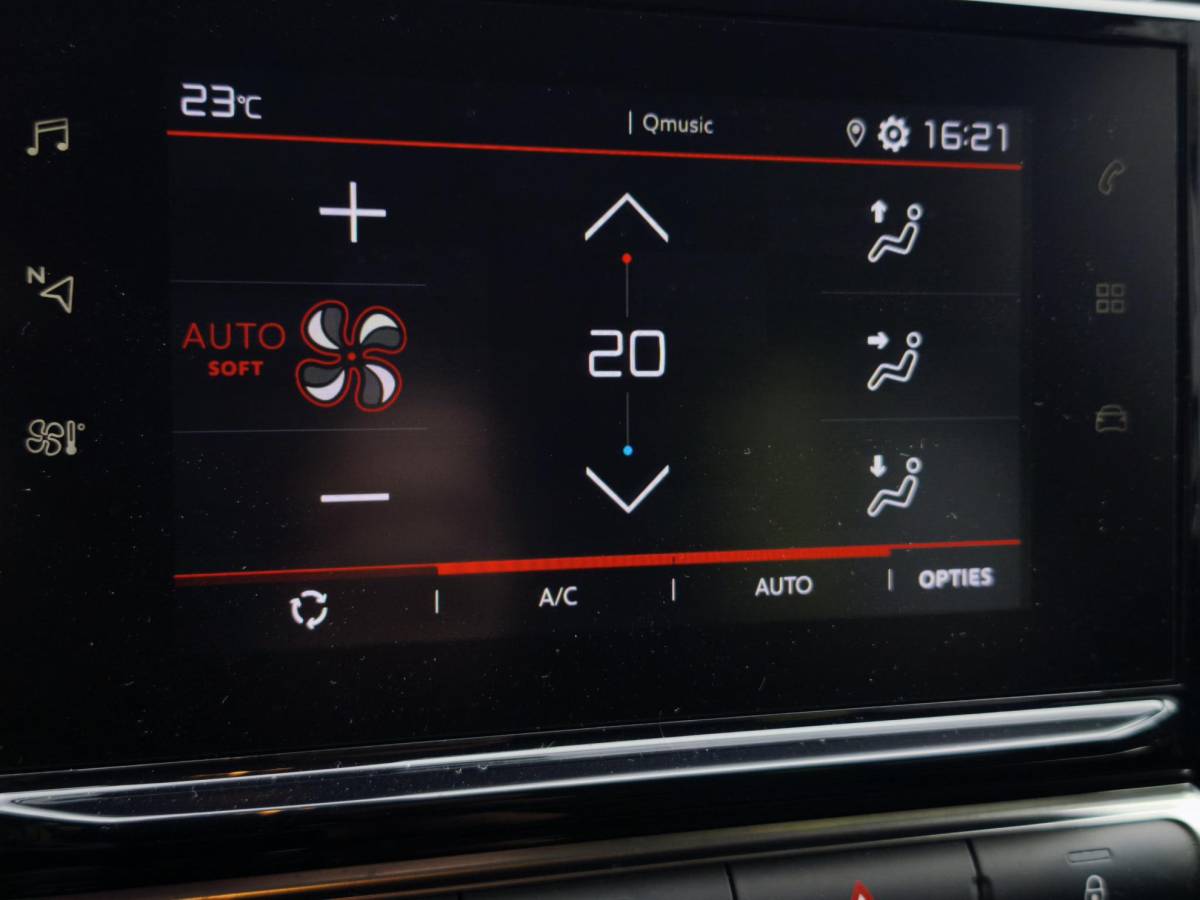 Citroën C3 Citroen C3 1.2 PureTech Shine Apple CarPlay & Android Auto | Stoelverwarming | Bi-Tone