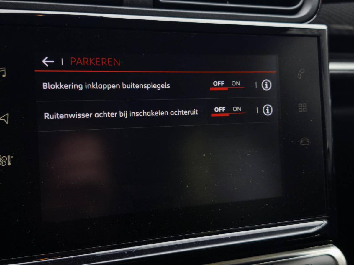 Citroën C3 Citroen C3 1.2 PureTech Shine Apple CarPlay & Android Auto | Stoelverwarming | Bi-Tone