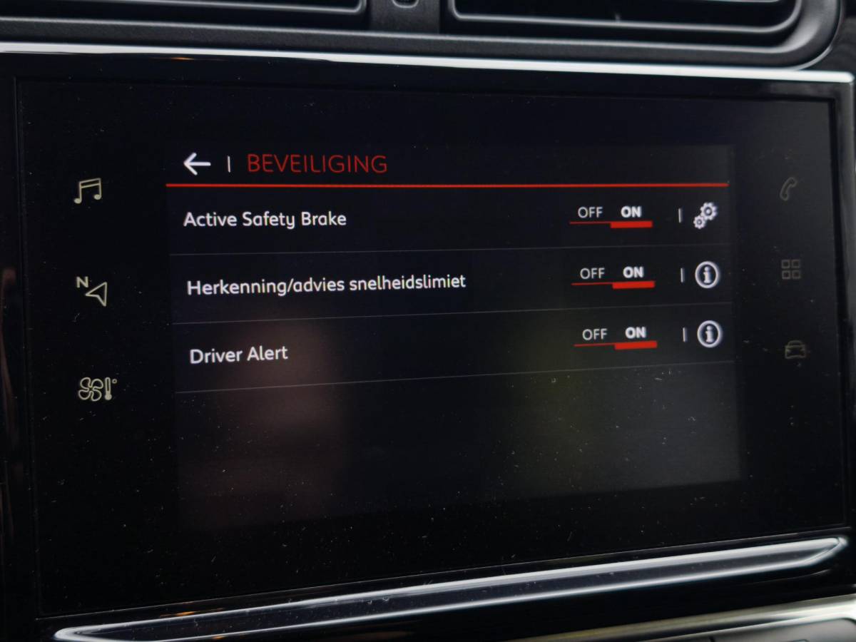 Citroën C3 Citroen C3 1.2 PureTech Shine Apple CarPlay & Android Auto | Stoelverwarming | Bi-Tone