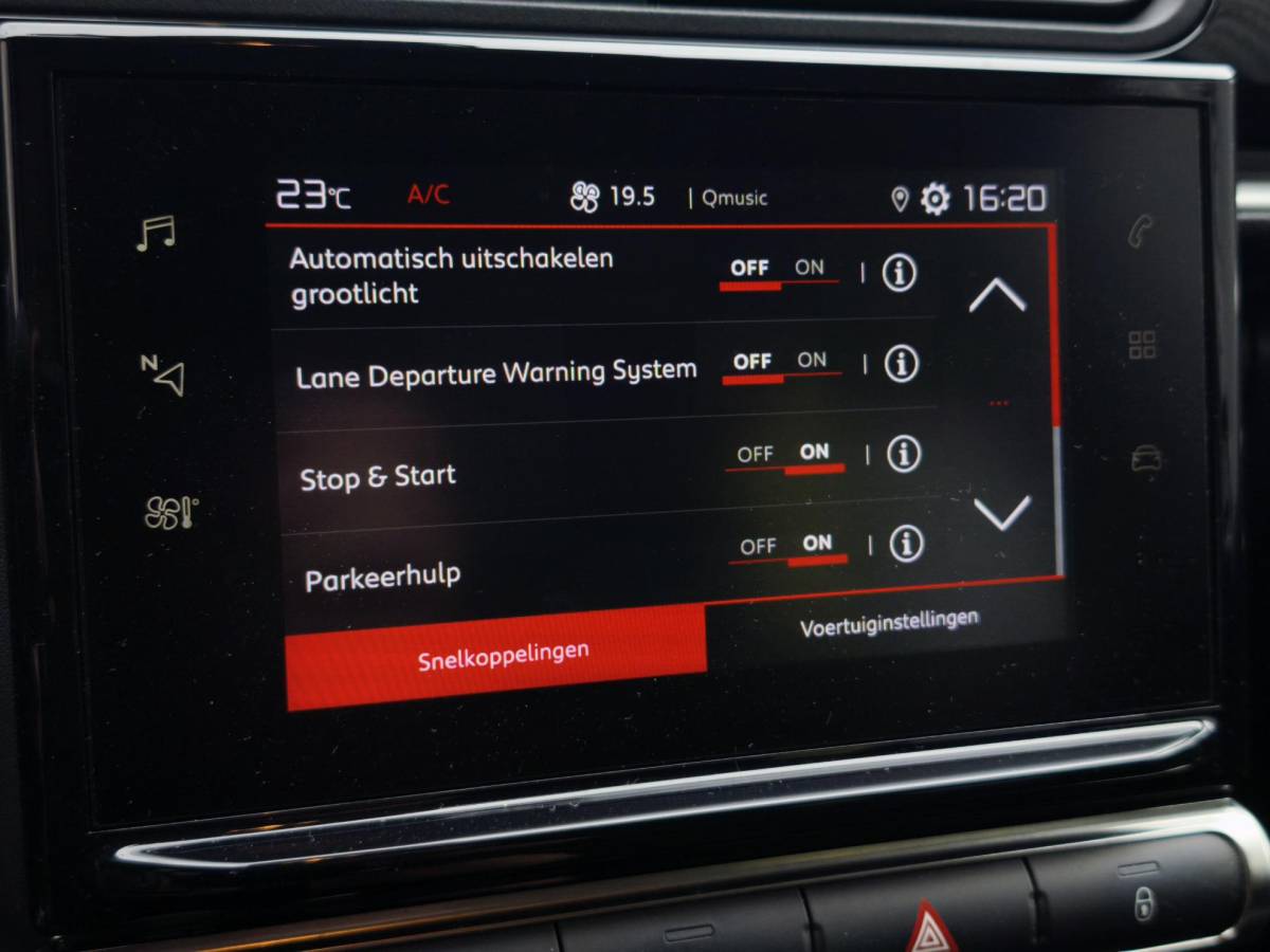 Citroën C3 Citroen C3 1.2 PureTech Shine Apple CarPlay & Android Auto | Stoelverwarming | Bi-Tone