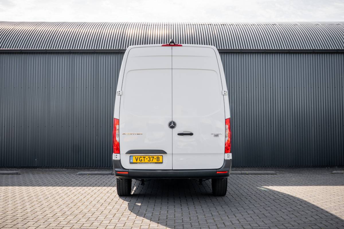 Mercedes-Benz Sprinter Mercedes-Benz Sprinter 311 CDI RWD L2H2 | Volledig Ingericht | Mbux | Camera | Climatronic
