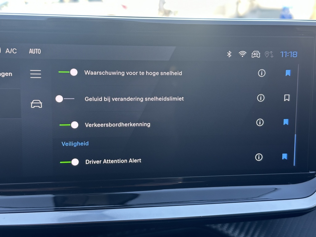 Peugeot 2008 Peugeot 2008 1.2 Allure | Sensoren V+A | CarPlay |