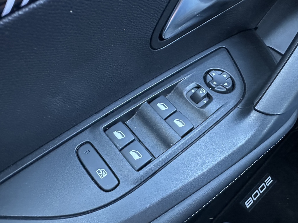 Peugeot 2008 Peugeot 2008 1.2 Allure | Sensoren V+A | CarPlay |