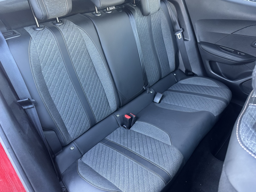 Peugeot 2008 Peugeot 2008 1.2 Allure | Sensoren V+A | CarPlay |