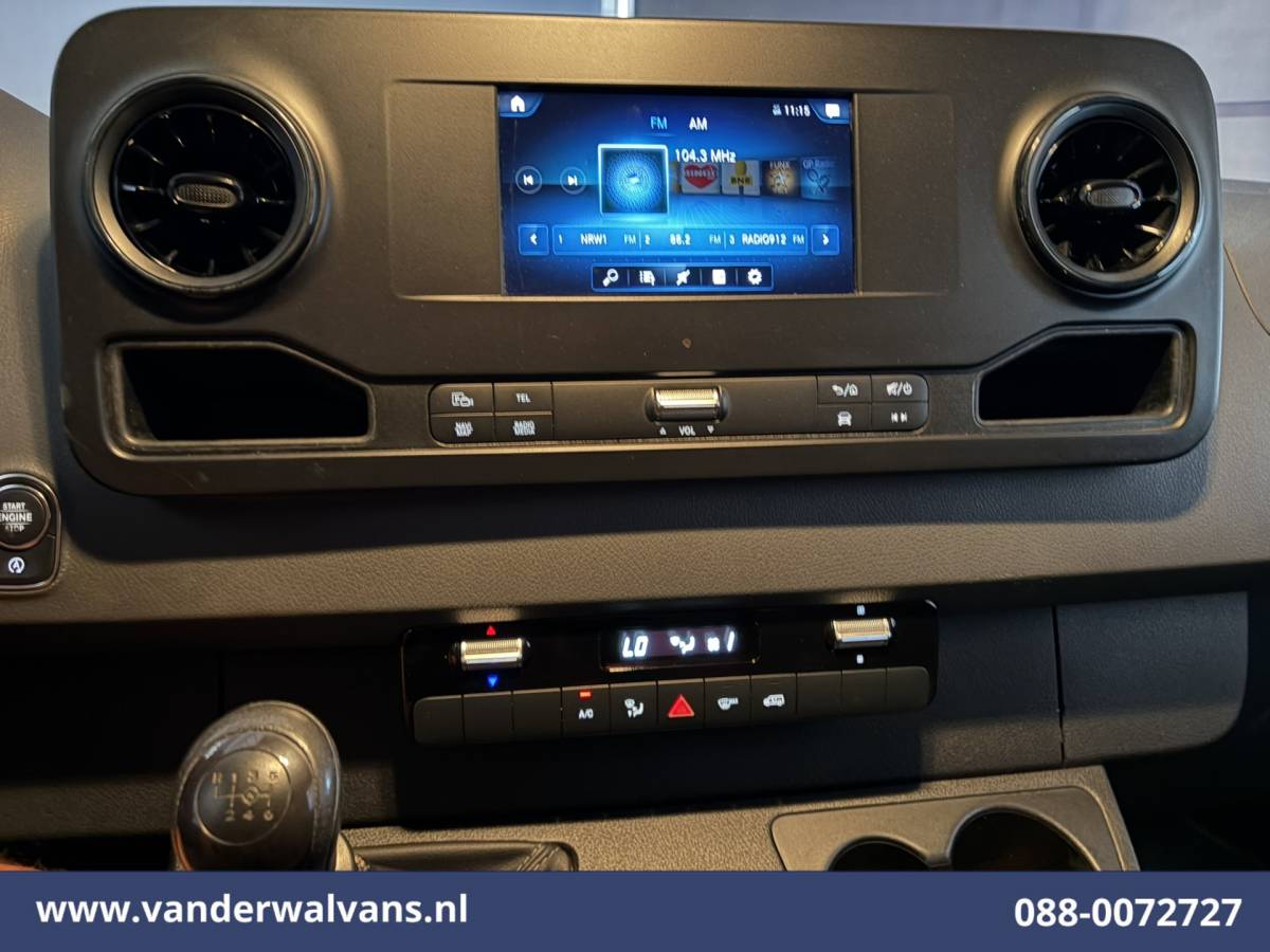 Mercedes-Benz Sprinter Mercedes-Benz Sprinter 314 CDI 143pk L2H2 Euro6 Airco | Navigatie | Trekhaak | Camera | Apple Carplay Android Auto, Trap, Leder, Bijrijdersbank