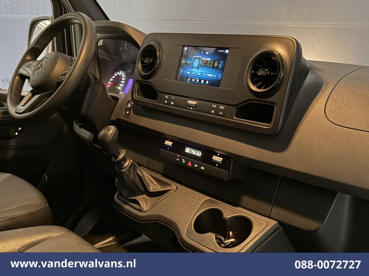 Mercedes-Benz Sprinter Mercedes-Benz Sprinter 314 CDI 143pk L2H2 Euro6 Airco | Navigatie | Trekhaak | Camera | Apple Carplay Android Auto, Trap, Leder, Bijrijdersbank