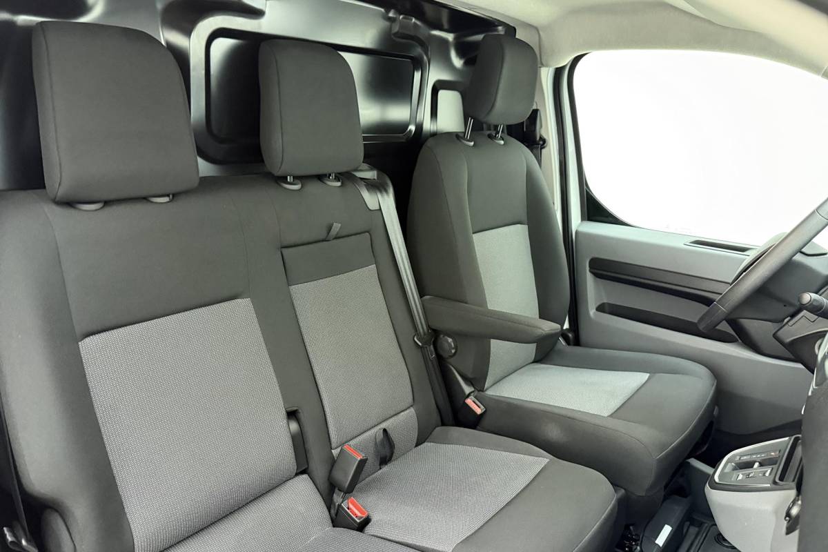 Opel Vivaro-e Opel Vivaro-e L2H1 Innovation 75 kWh | Navigatie pakket | Climate Control | Camera achter | Apple Carplay/Android Auto | Elektrisch inklapbare spiegels | Laadruimte betimmering