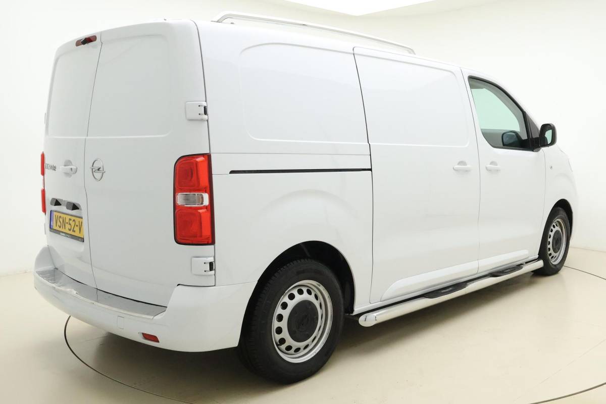 Opel Vivaro-e Opel Vivaro-e L2H1 Innovation 75 kWh | Navigatie pakket | Climate Control | Camera achter | Apple Carplay/Android Auto | Elektrisch inklapbare spiegels | Laadruimte betimmering