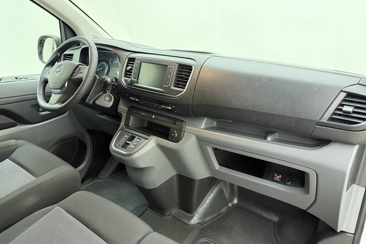 Opel Vivaro-e Opel Vivaro-e L2H1 Innovation 75 kWh | Navigatie pakket | Climate Control | Camera achter | Apple Carplay/Android Auto | Elektrisch inklapbare spiegels | Laadruimte betimmering