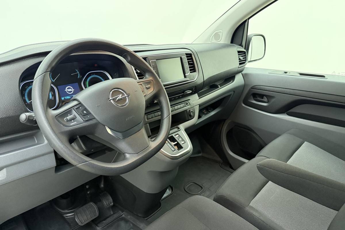 Opel Vivaro-e Opel Vivaro-e L2H1 Innovation 75 kWh | Navigatie pakket | Climate Control | Camera achter | Apple Carplay/Android Auto | Elektrisch inklapbare spiegels | Laadruimte betimmering