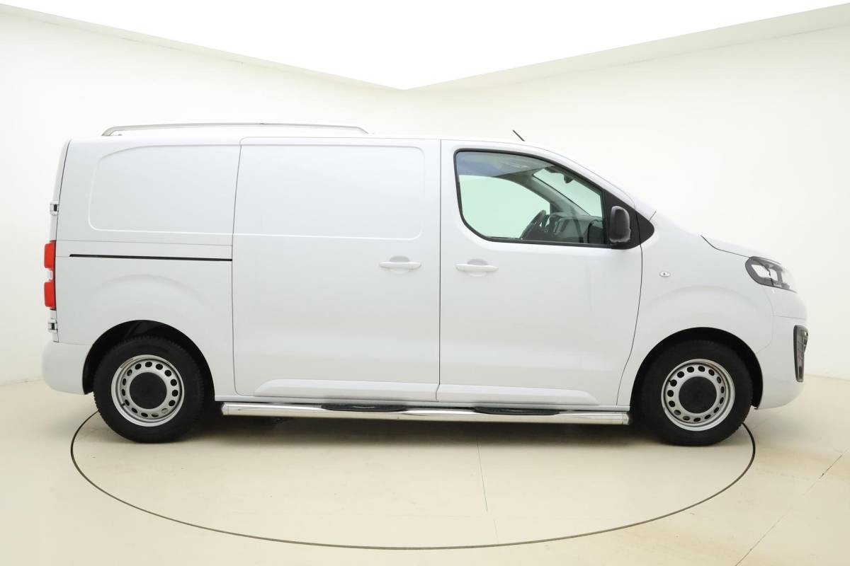 Opel Vivaro-e Opel Vivaro-e L2H1 Innovation 75 kWh | Navigatie pakket | Climate Control | Camera achter | Apple Carplay/Android Auto | Elektrisch inklapbare spiegels | Laadruimte betimmering