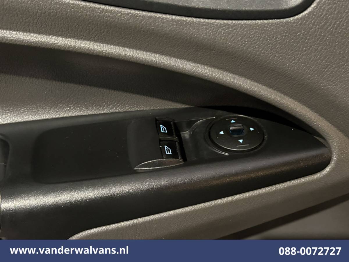 Ford Transit Connect Ford Transit Connect 1.5 EcoBlue L1H1 Euro6 Airco | Navigatie | Camera | Parkeersensoren | Apple Carplay Android Auto, verwarmde voorruit