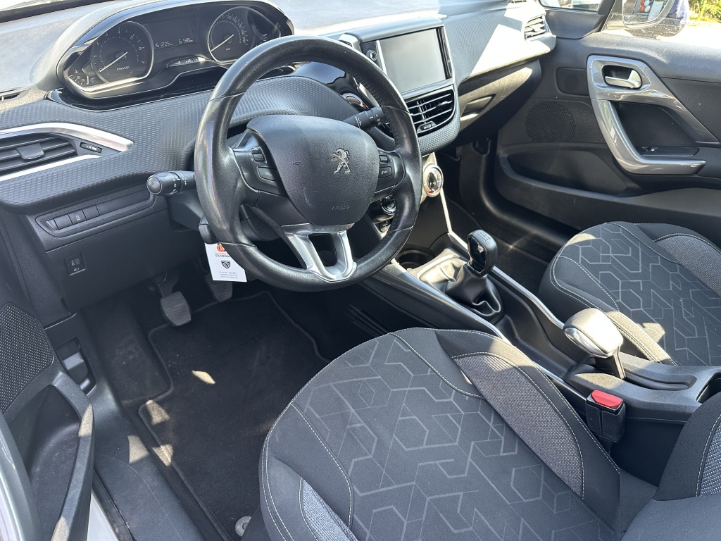 Peugeot 2008 Peugeot 2008 1.2 Active | Navi | CarPlay | Cruise Control |