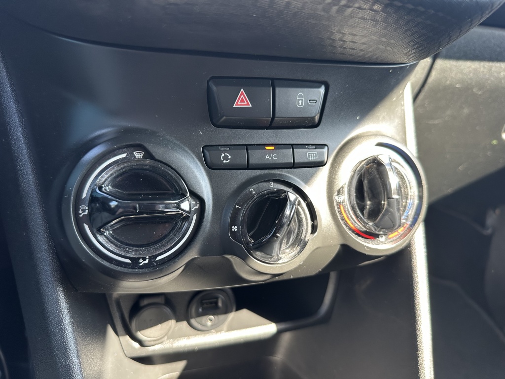 Peugeot 2008 Peugeot 2008 1.2 Active | Navi | CarPlay | Cruise Control |