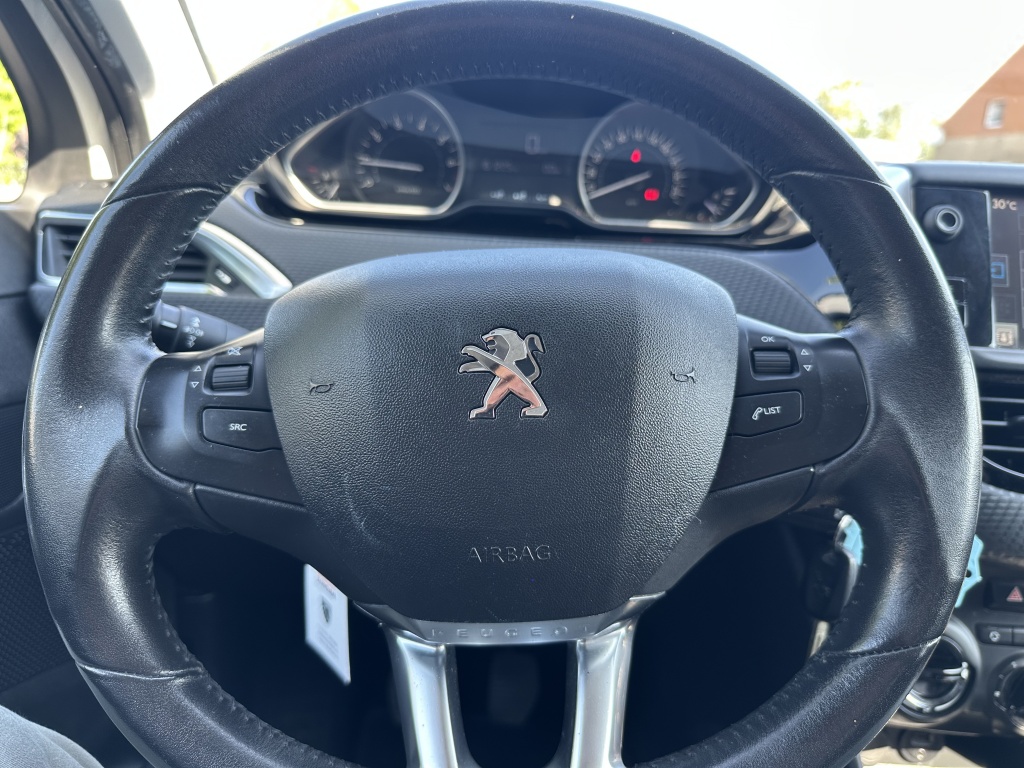 Peugeot 2008 Peugeot 2008 1.2 Active | Navi | CarPlay | Cruise Control |