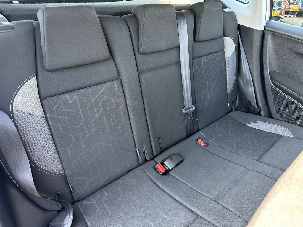 Peugeot 2008 Peugeot 2008 1.2 Active | Navi | CarPlay | Cruise Control |