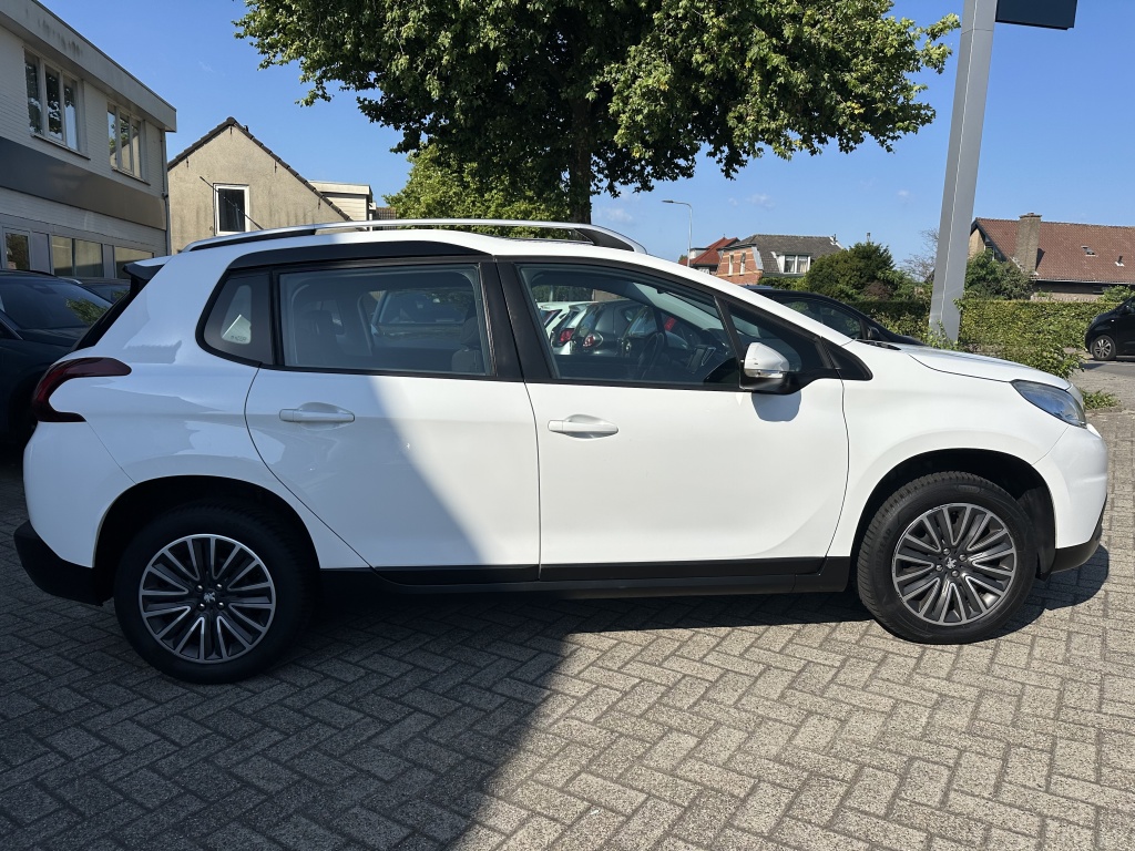 Peugeot 2008 Peugeot 2008 1.2 Active | Navi | CarPlay | Cruise Control |