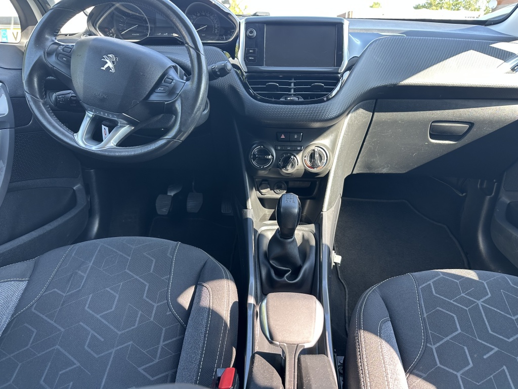 Peugeot 2008 Peugeot 2008 1.2 Active | Navi | CarPlay | Cruise Control |