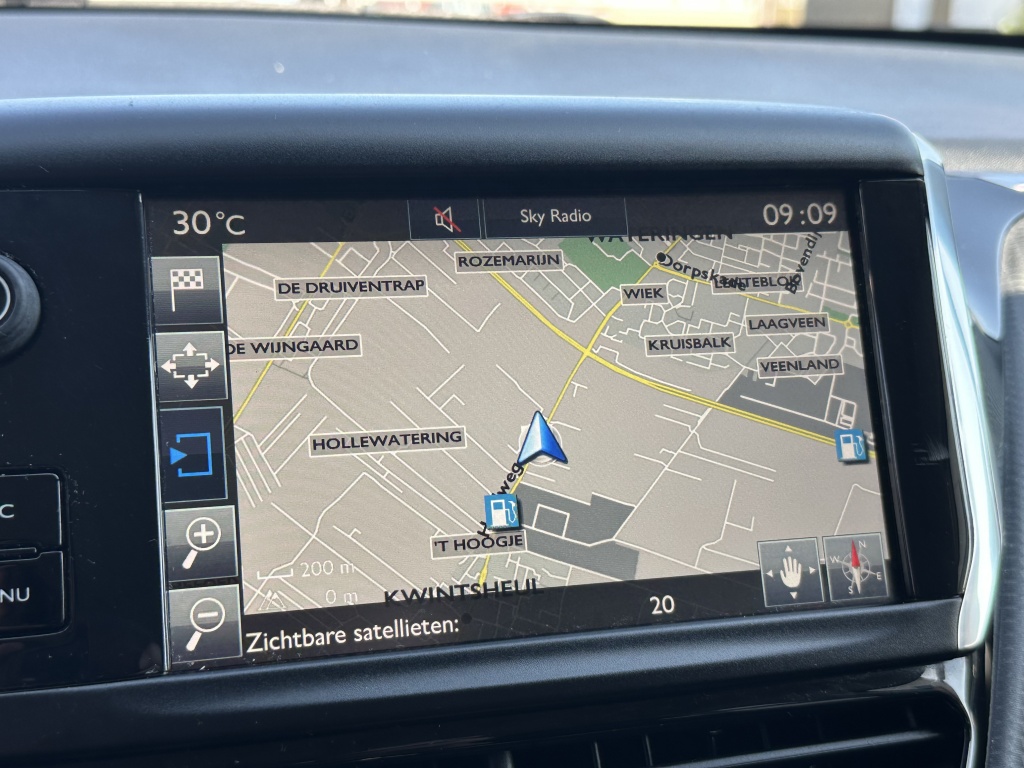 Peugeot 2008 Peugeot 2008 1.2 Active | Navi | CarPlay | Cruise Control |