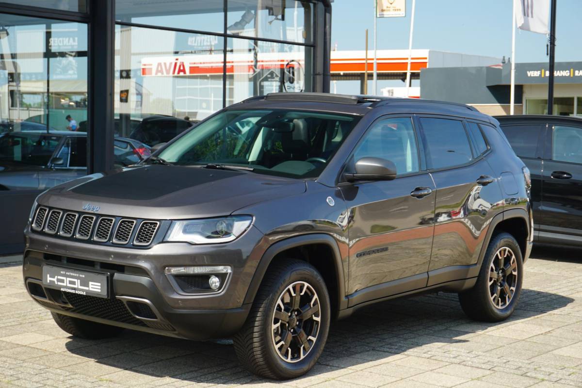 Jeep Compass Jeep Compass 4xe 240 Plug-in Hybrid Electric Trailhawk | PANO | LED