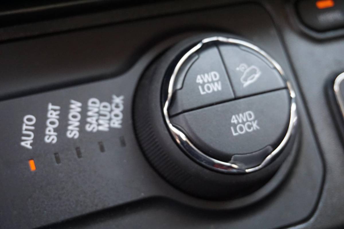 Jeep Compass Jeep Compass 4xe 240 Plug-in Hybrid Electric Trailhawk | PANO | LED