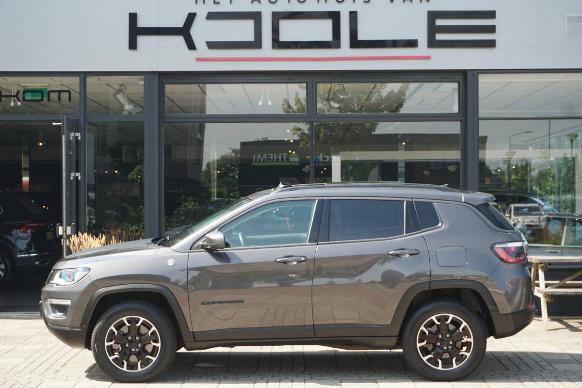 Jeep Compass Jeep Compass 4xe 240 Plug-in Hybrid Electric Trailhawk | PANO | LED