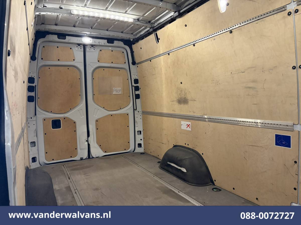 Mercedes-Benz Sprinter Mercedes-Benz Sprinter 316 CDI 164pk L3H2 Euro6 Airco | Camera | Navigatie | Apple Carplay | Chauffeursstoel Cruisecontrol, Android Auto, Stoelverwarming, 270Graden Achterdeuren, Parkeersensoren, Bijrijdersbank