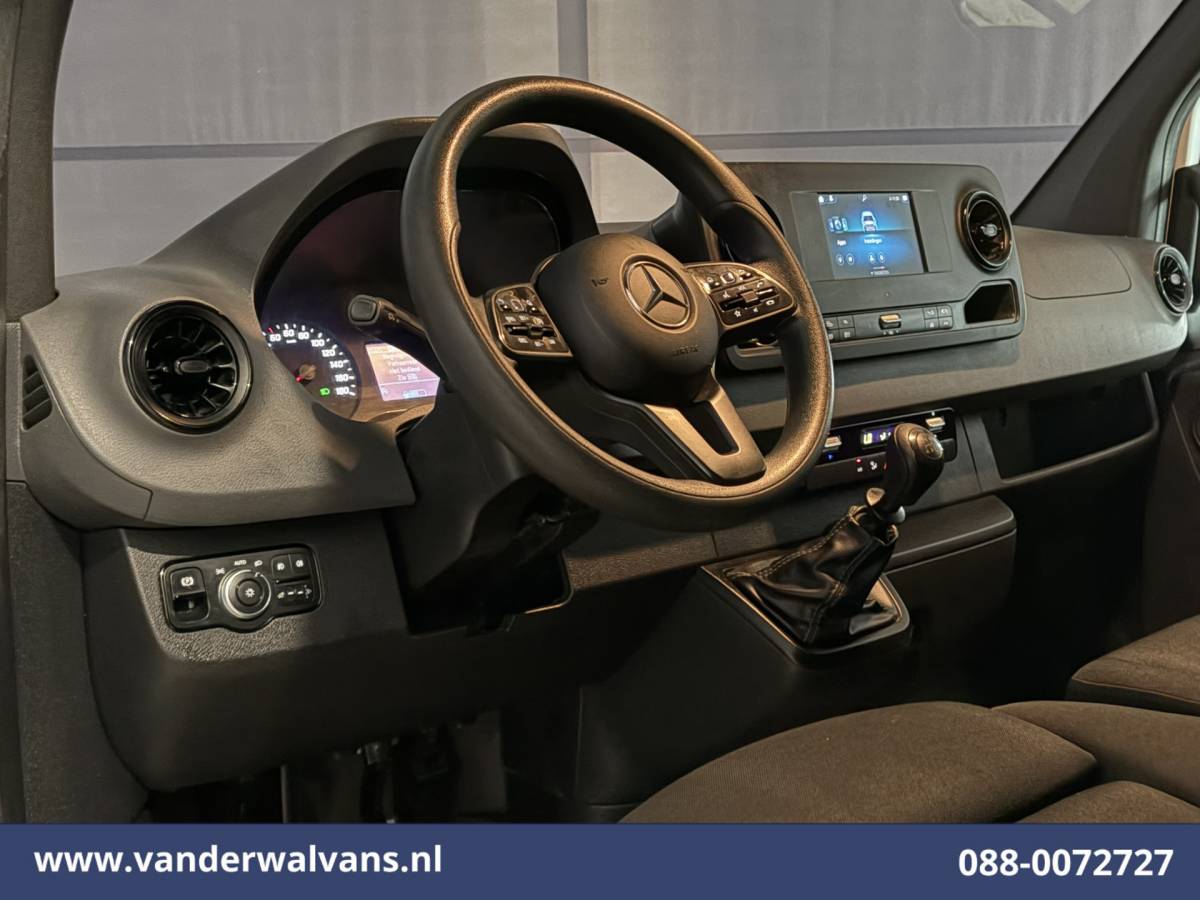 Mercedes-Benz Sprinter Mercedes-Benz Sprinter 316 CDI 164pk L3H2 Euro6 Airco | Camera | Navigatie | Apple Carplay | Chauffeursstoel Cruisecontrol, Android Auto, Stoelverwarming, 270Graden Achterdeuren, Parkeersensoren, Bijrijdersbank