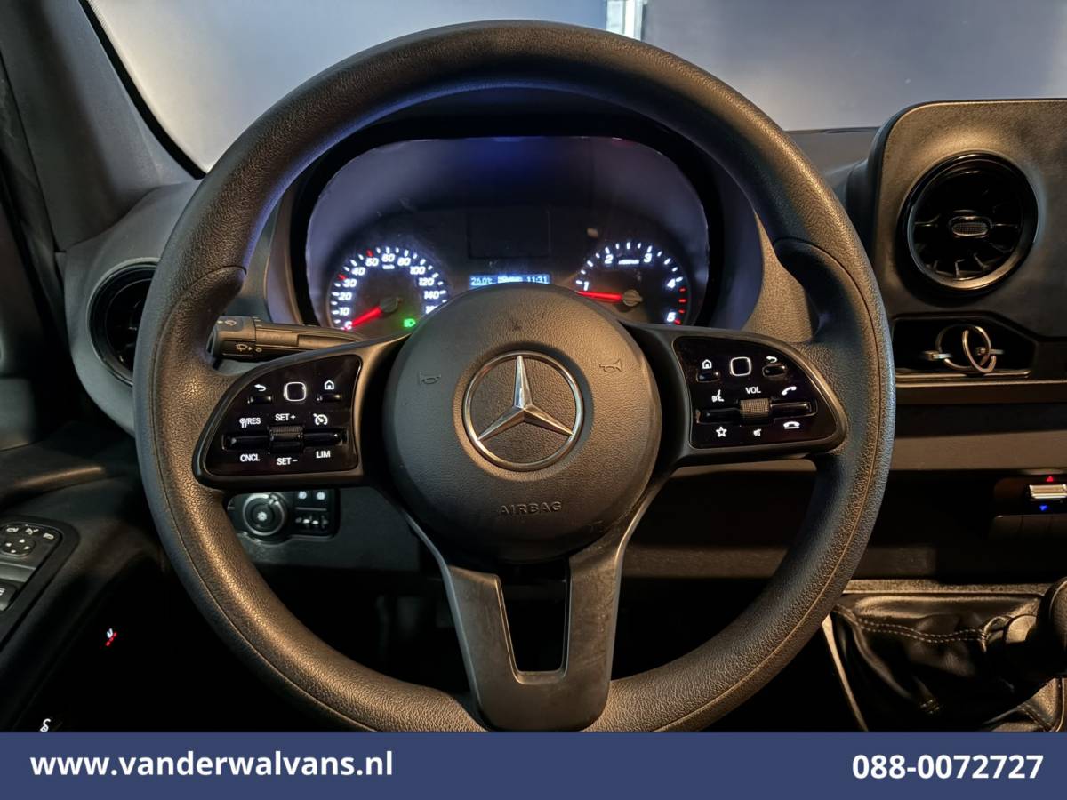 Mercedes-Benz Sprinter Mercedes-Benz Sprinter 316 CDI 164pk L3H2 Euro6 Airco | Camera | Navigatie | Apple Carplay | Chauffeursstoel Cruisecontrol, Android Auto, Stoelverwarming, 270Graden Achterdeuren, Parkeersensoren, Bijrijdersbank