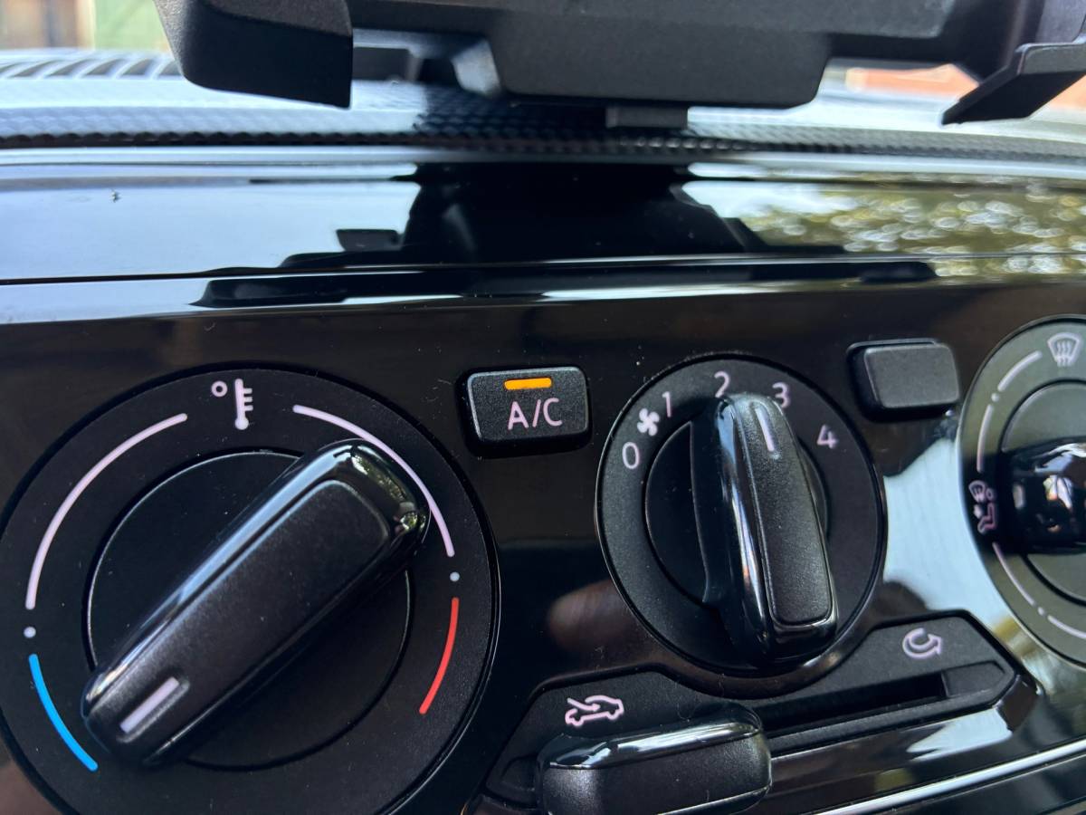 Volkswagen up! Volkswagen Up! 1.0 BMT move up! | 5-Deurs + Airco nu € 5.450,-!!!