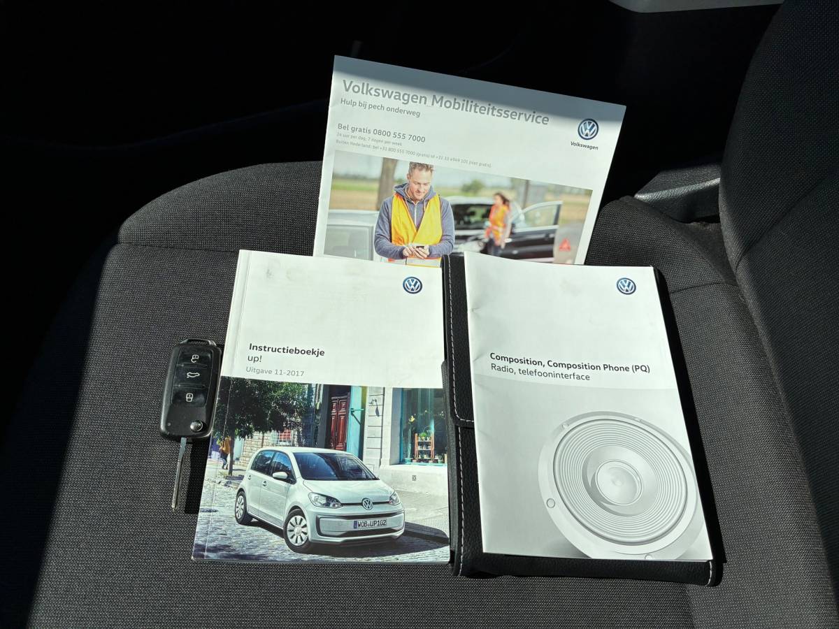 Volkswagen up! Volkswagen Up! 1.0 BMT move up! | 5-Deurs + Airco nu € 5.450,-!!!