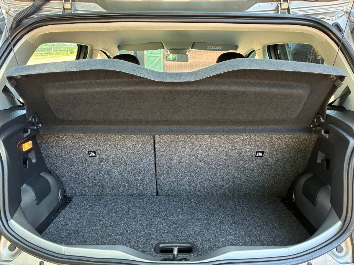 Volkswagen up! Volkswagen Up! 1.0 BMT move up! | 5-Deurs + Airco nu € 5.450,-!!!