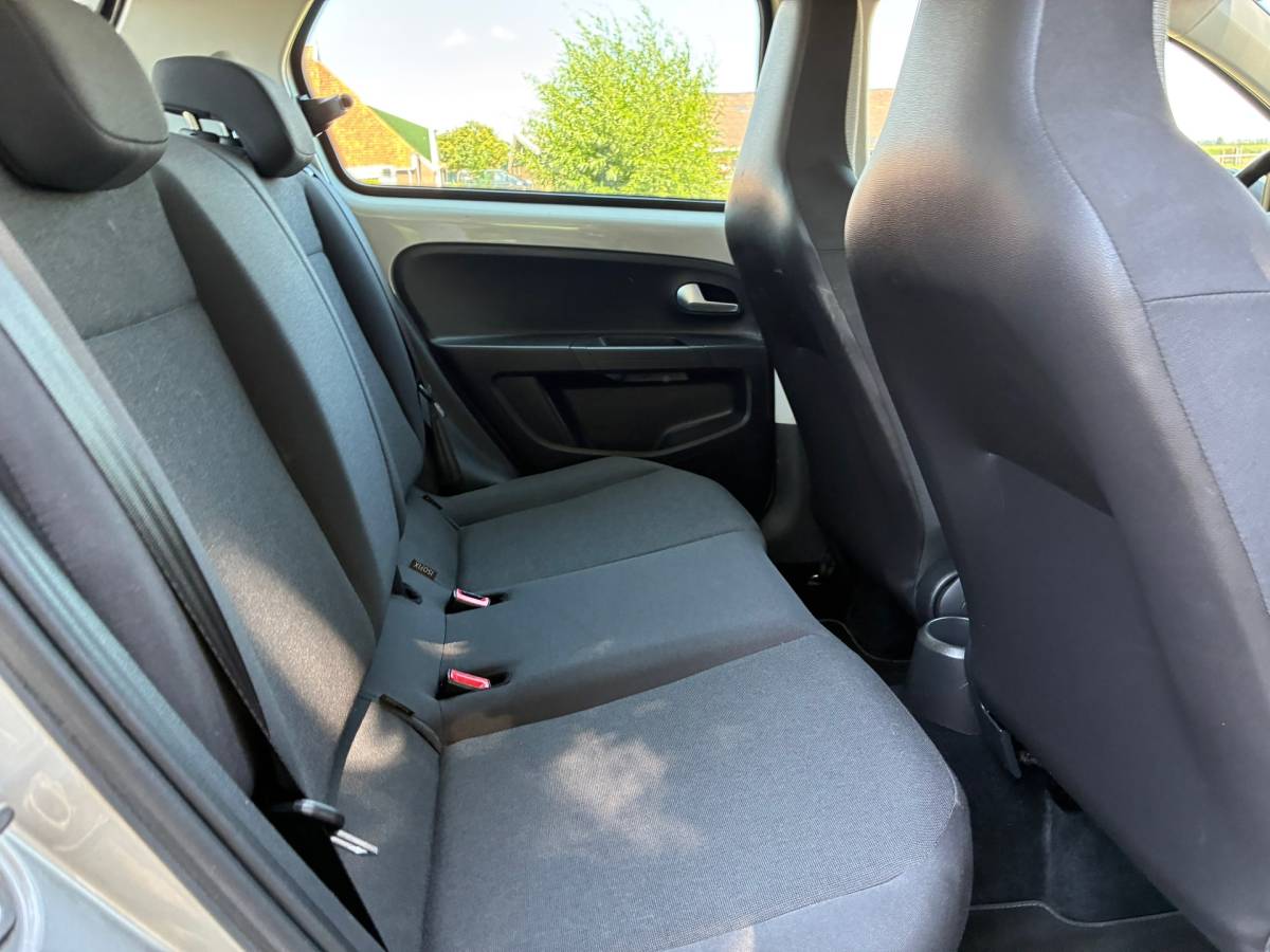 Volkswagen up! Volkswagen Up! 1.0 BMT move up! | 5-Deurs + Airco nu € 5.450,-!!!