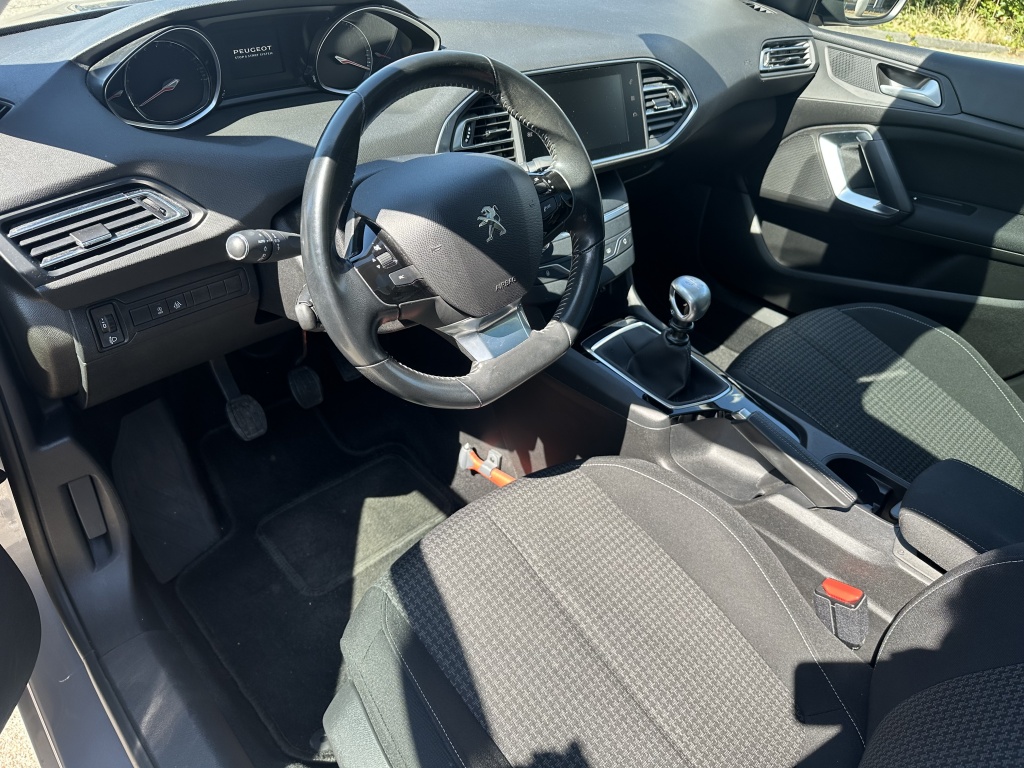 Peugeot 308 Peugeot 308 1.2 blue lease Executive | CarPlay | Navi | PDC V+A |