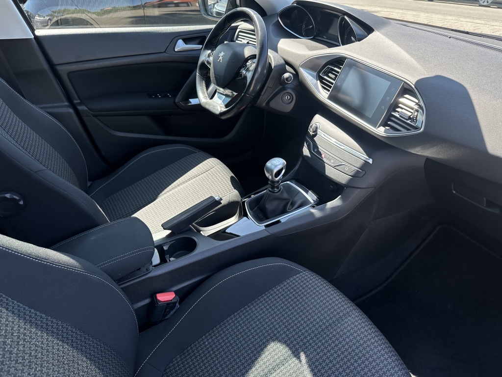 Peugeot 308 Peugeot 308 1.2 blue lease Executive | CarPlay | Navi | PDC V+A |