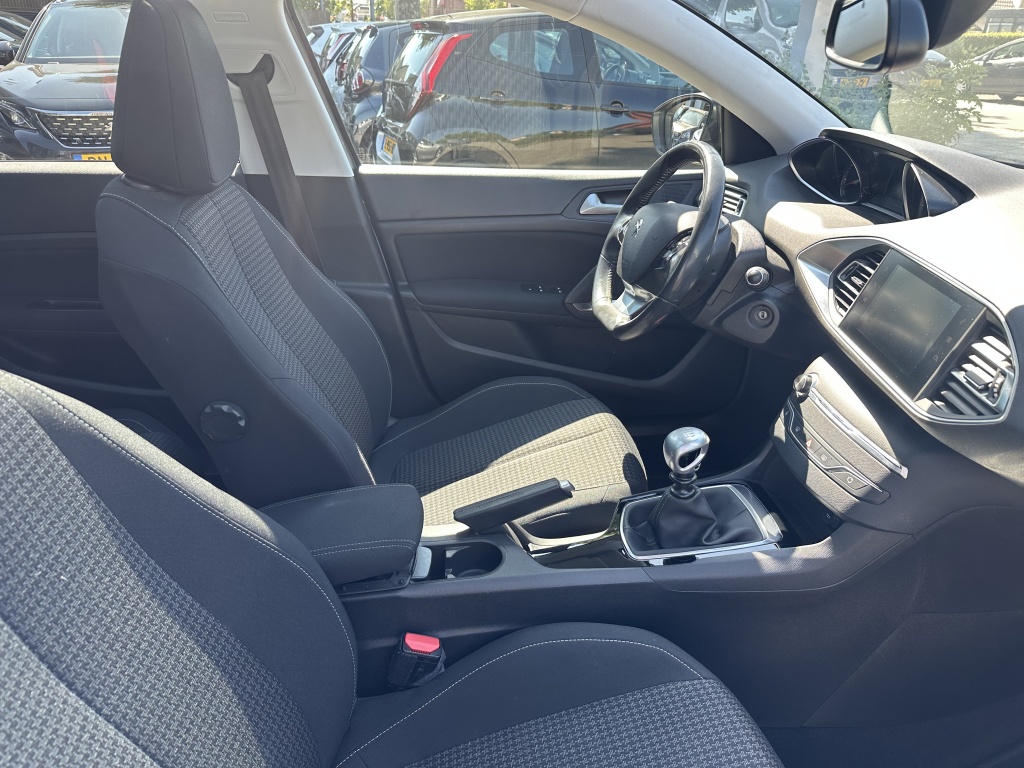 Peugeot 308 Peugeot 308 1.2 blue lease Executive | CarPlay | Navi | PDC V+A |