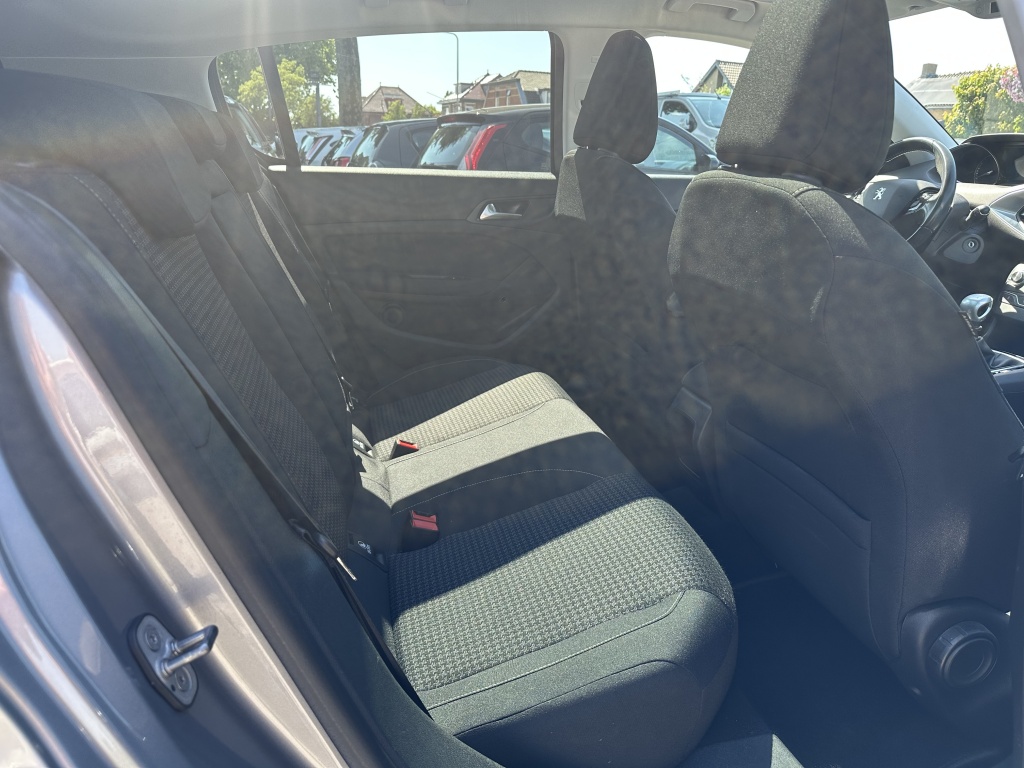 Peugeot 308 Peugeot 308 1.2 blue lease Executive | CarPlay | Navi | PDC V+A |