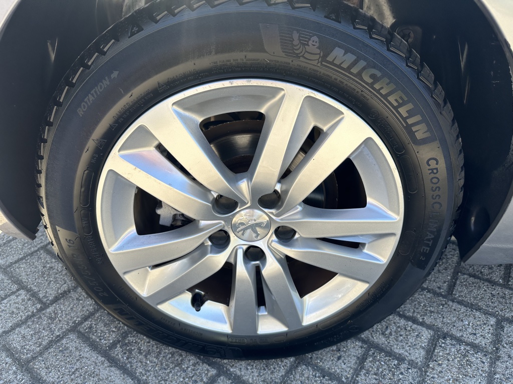 Peugeot 308 Peugeot 308 1.2 blue lease Executive | CarPlay | Navi | PDC V+A |