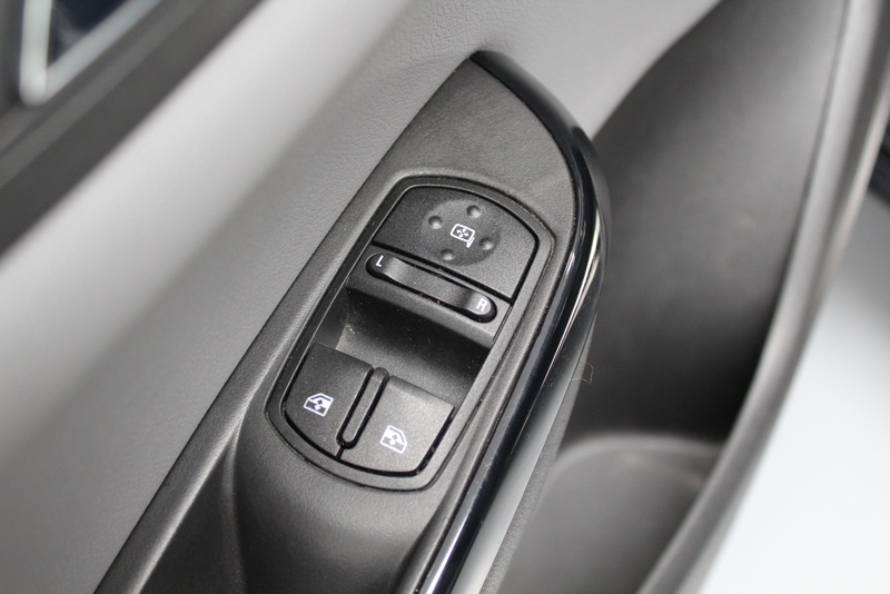 Opel Corsa Opel Corsa 1.4 Online Edition 90PK, AUTOMAAT | RIJKLAAR | DEELS LEER | CARPLAY | CRUISE CONTROLE