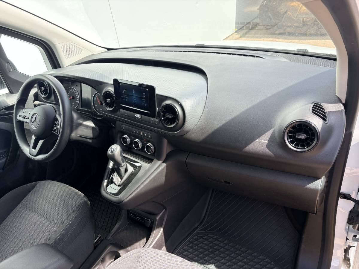 Mercedes-Benz eCitan Mercedes-Benz eCitan 112 51kWh L2 284 WLTP 98% (SOH) Camera MBUX Trekhaak 75kW Snelladen Apple Carplay Cruise Control