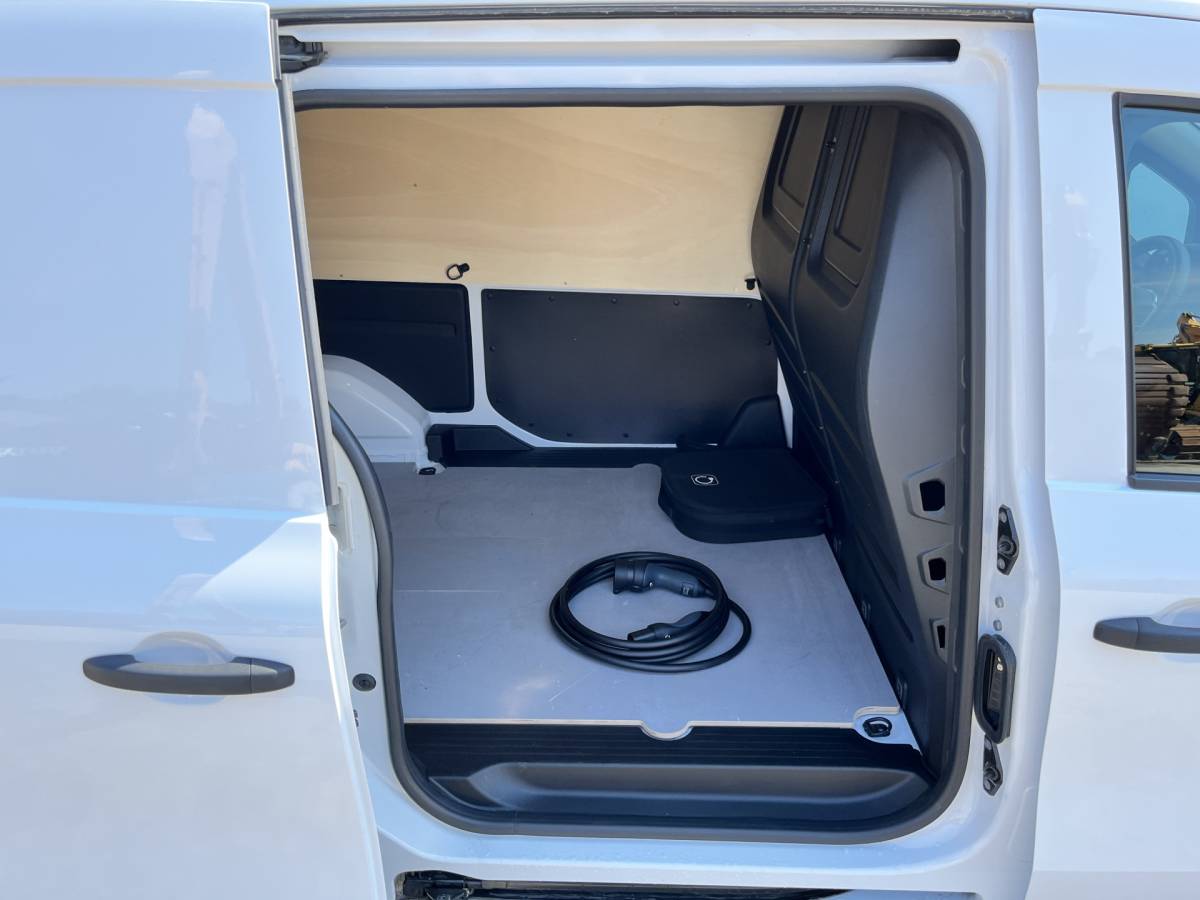 Mercedes-Benz eCitan Mercedes-Benz eCitan 112 51kWh L2 284 WLTP 98% (SOH) Camera MBUX Trekhaak 75kW Snelladen Apple Carplay Cruise Control