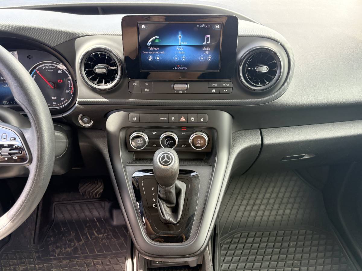 Mercedes-Benz eCitan Mercedes-Benz eCitan 112 51kWh L2 284 WLTP 98% (SOH) Camera MBUX Trekhaak 75kW Snelladen Apple Carplay Cruise Control
