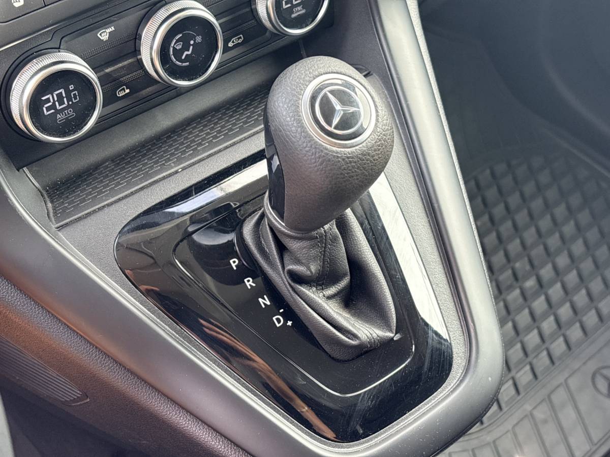 Mercedes-Benz eCitan Mercedes-Benz eCitan 112 51kWh L2 284 WLTP 98% (SOH) Camera MBUX Trekhaak 75kW Snelladen Apple Carplay Cruise Control