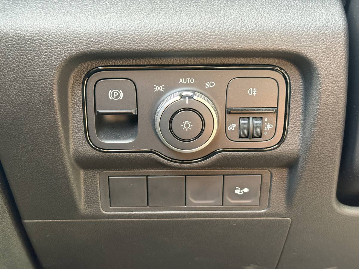 Mercedes-Benz eCitan Mercedes-Benz eCitan 112 51kWh L2 284 WLTP 98% (SOH) Camera MBUX Trekhaak 75kW Snelladen Apple Carplay Cruise Control