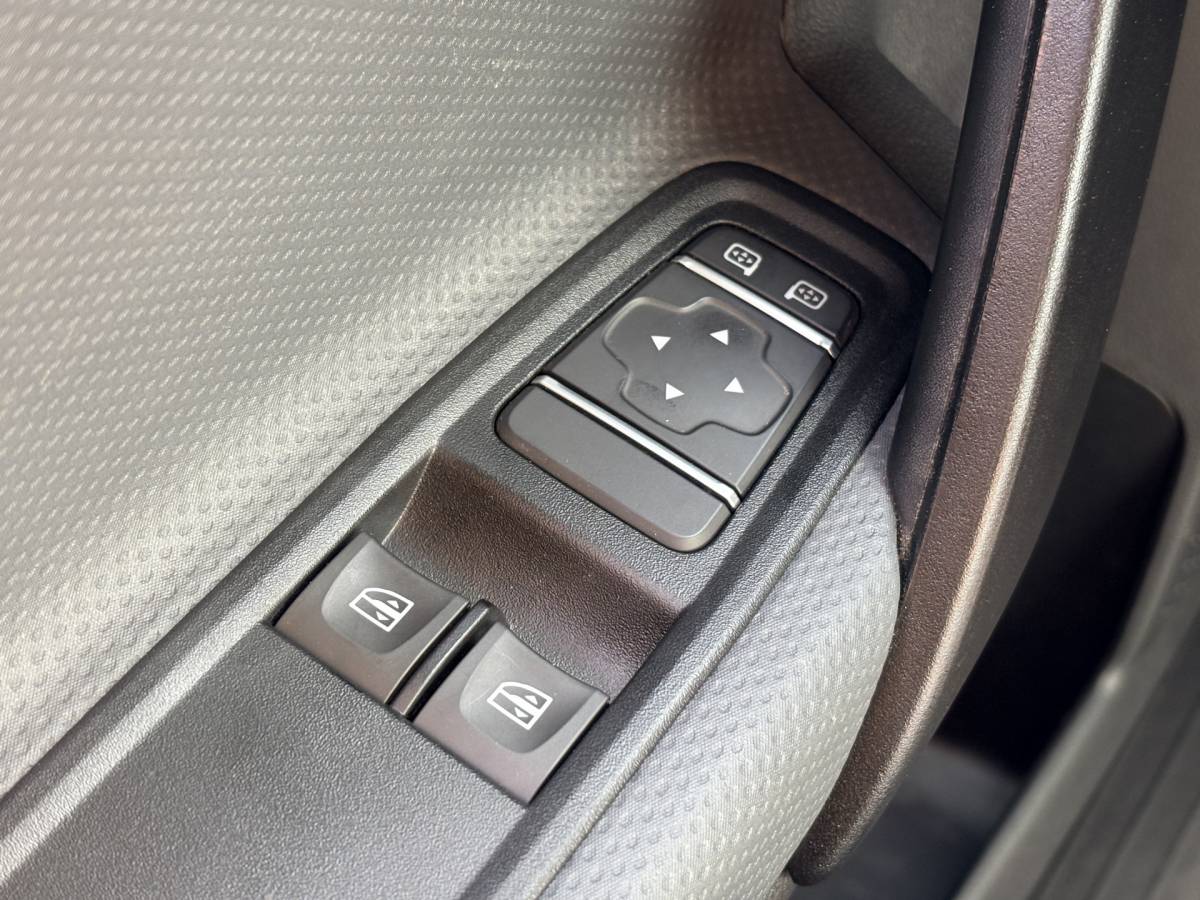 Mercedes-Benz eCitan Mercedes-Benz eCitan 112 51kWh L2 284 WLTP 98% (SOH) Camera MBUX Trekhaak 75kW Snelladen Apple Carplay Cruise Control