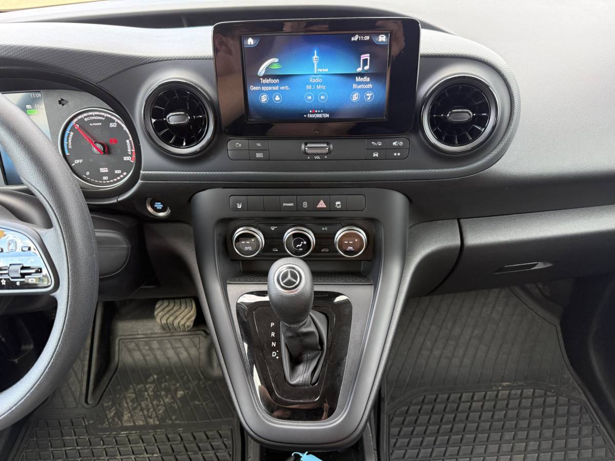 Mercedes-Benz eCitan Mercedes-Benz eCitan 112 51kWh L2 284 WLTP 98% (SOH) Camera MBUX Trekhaak 75kW Snelladen Apple Carplay Cruise Control