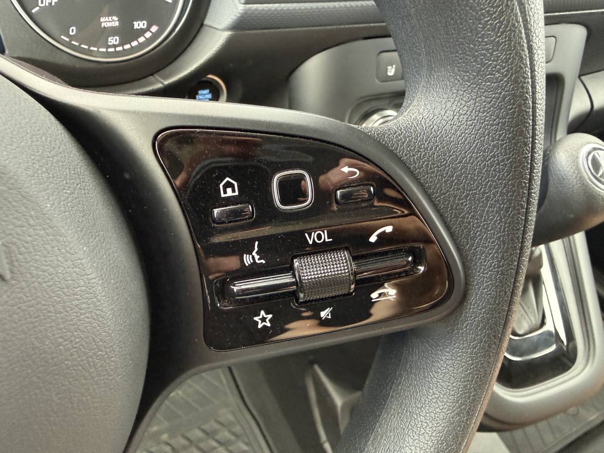 Mercedes-Benz eCitan Mercedes-Benz eCitan 112 51kWh L2 284 WLTP 98% (SOH) Camera MBUX Trekhaak 75kW Snelladen Apple Carplay Cruise Control