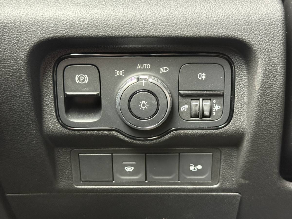 Mercedes-Benz eCitan Mercedes-Benz eCitan 112 51kWh L2 284 WLTP 98% (SOH) Camera MBUX Trekhaak 75kW Snelladen Apple Carplay Cruise Control