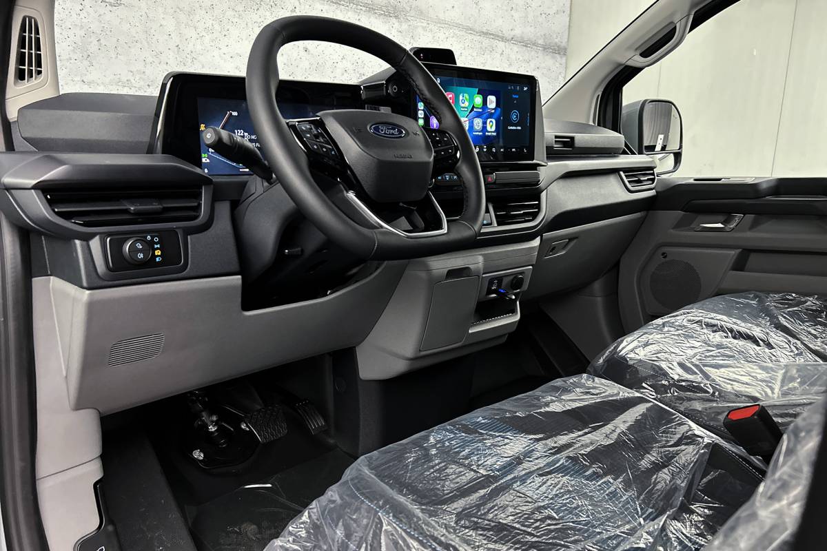 Ford  Ford E-Custom 340 L2 71KWh Sport | 2x schuifdeur | 3-zitplaatsen | Stoelverwarming