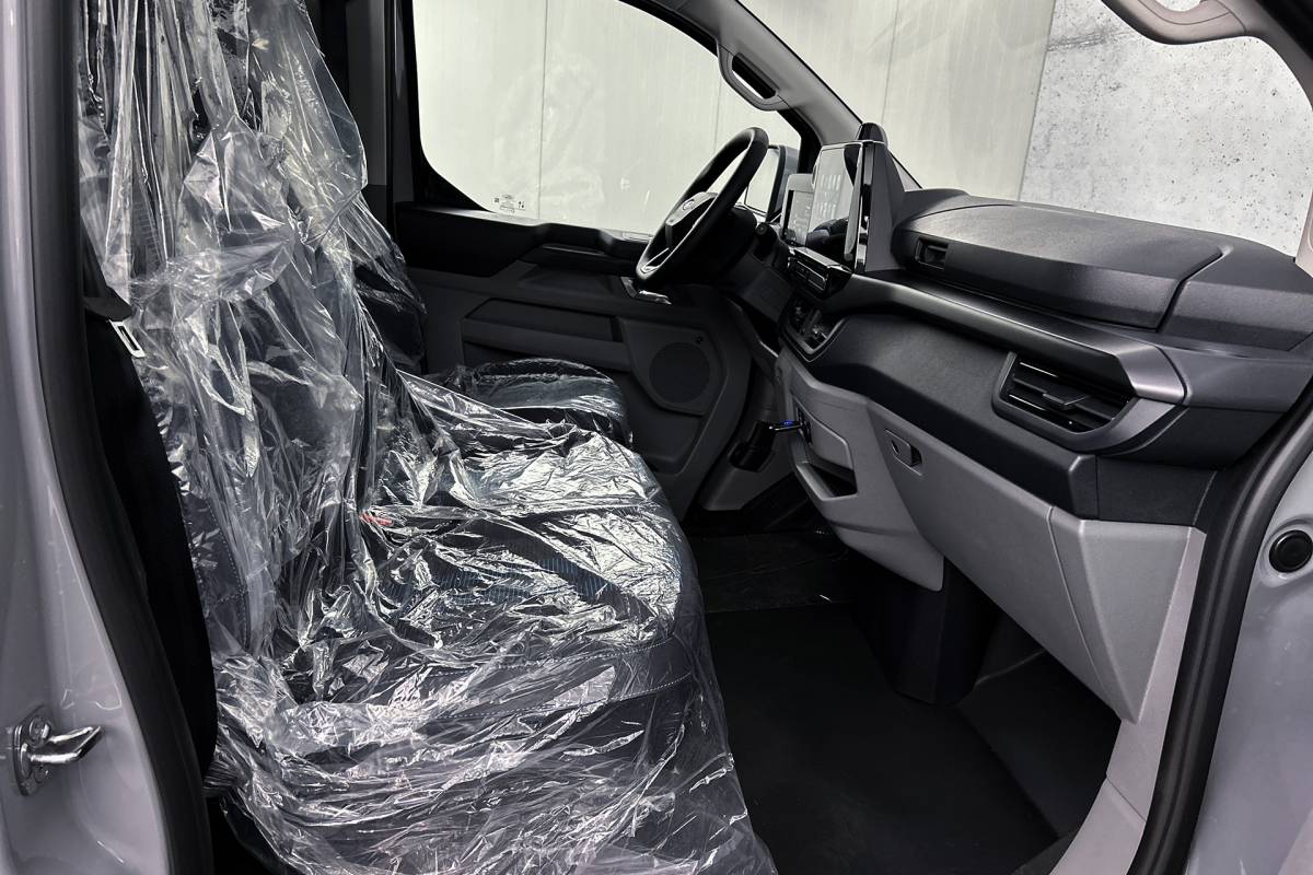 Ford  Ford E-Custom 340 L2 71KWh Sport | 2x schuifdeur | 3-zitplaatsen | Stoelverwarming